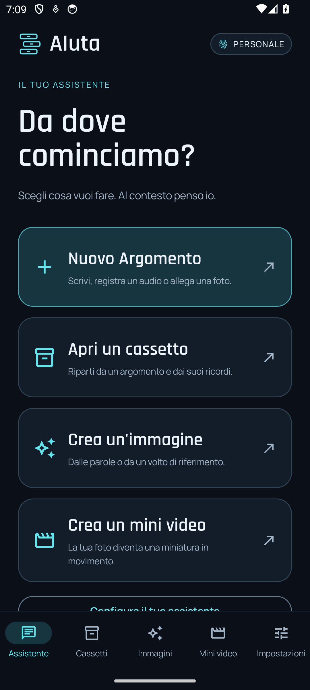 Schermata iniziale di AIuta con accesso all’assistente, ai cassetti, alle immagini e ai mini video